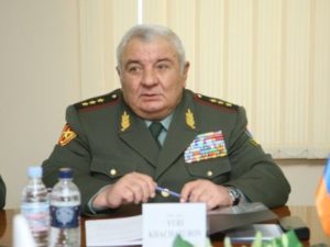Делегация во главе с начальником Генштаба ВС Армении отбыла в Россию