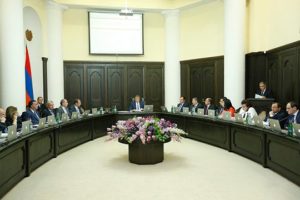 В правительстве сейчас заняты сокращениями подведомственных министерствам государственных ЗАО и ОРП: «Грапарак»
