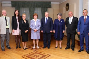 Баронесса Кокс обещает продолжать помощь народу Карабаха