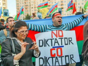 В Азербайджане полиция в принудительном порядке закрывает суннитские мечети