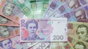В Украине пенсионеру выдали почти всю пенсию сувенирными банкнотами