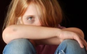 Азербайджанец месяц насиловал 13-летнюю внучку сожительницы
