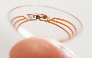 Ученые изобрели контактные линзы, измеряющие уровень сахара в слезах