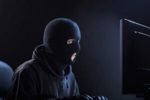 Просим срочно изменить пароли в Facebook