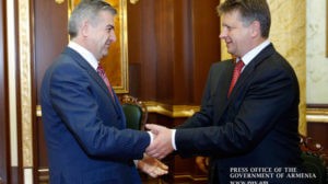 Премьер-министр Армении принял министра транспорта России