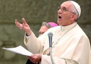 Папа Франциск призвал держать в центре внимания конфликт в Карабахе