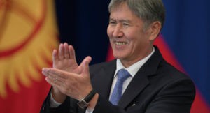 Атамбаев подписал указ о роспуске правительства Киргизии