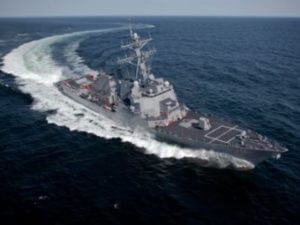 Ракетный эсминец ВМС США обстреляли у берегов Йемена
