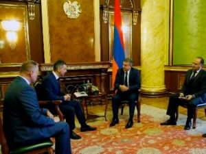 Правительство заинтересовано в успешной деятельности действующих в Армении компаний - премьер