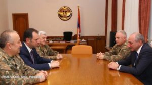 Президент Саакян принял министра обороны Армении