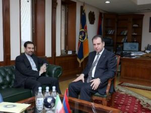 Глава Минобороны Армении и посол ИРИ обсудили вопросы сотрудничества