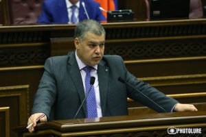 Карен Карапетян хочет избавиться от министра-руководителя аппарата правительства