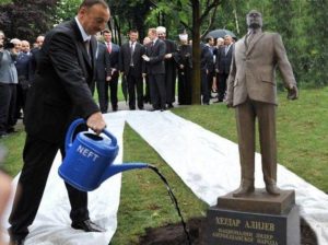 Самые тяжелые трагедии Азербайджана произошли при Гейдаре Алиеве, но возглавляемая его сыном власть во всем обвиняет оппозицию