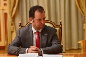 Министр обороны Армении считает закономерным, что свой первый зарубежный визит осуществляет в Россию