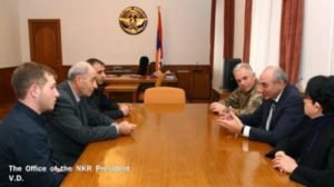 Бако Саакян принял родных героя Арцаха Роберта Абаджяна