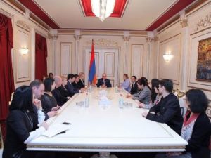 Спикер парламента Армении принял делегацию из Китая