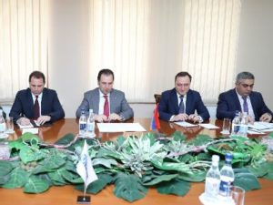 Глава Минобороны Армении провел встречу с руководителем ереванского бюро ОБСЕ
