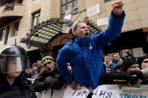 "Хватит террора и арестов!": У посольства Турции в Москве проходит митинг