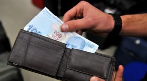 Турецкая лира обесценилась на 10%