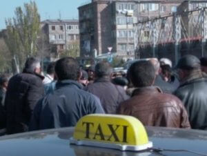 Таксисты Армении готовы поддержать армию