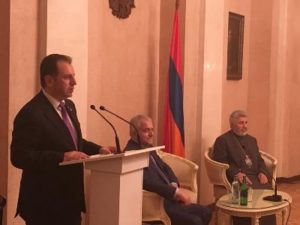 Глава Минобороны Армении встретился с представителями армянской общины Москвы