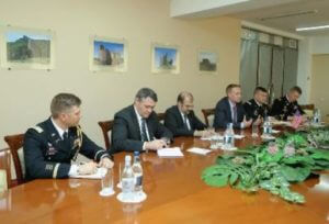 Глава Минобороны Армении и представитель Минобороны США обсудили вопросы сотрудничества