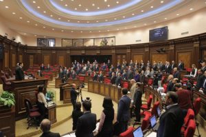 Армянские парламентарии почтили память главы МЧС