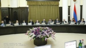 Премьер-министр хочет обеспечить финансовое и экономическое образование в школе