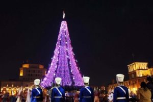 Сегодня вечером Ереван засверкает новогодними огнями