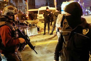 Неизвестный открыл огонь у посольства США в Анкаре