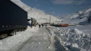 Министр: На КПП «Верхний Ларс» застряло около 700 машин