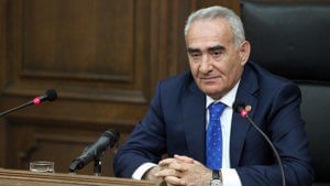 Спикер армянского парламента проголосовал "за" право народа на восстание