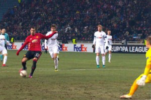 Гол Мхитаряна помог "Манчестер Юнайтед" уверенно победить "Зарю" в Лиге Европы