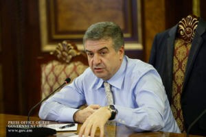 Премьер Армении призвал министра финансов не путать триллионы с миллиардами