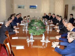 Министр обороны Армении принял делегацию Госдумы России