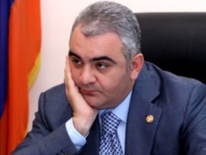 Сын спикера парламента Армении уходит в отпуск для участия в предвыборной агитации?