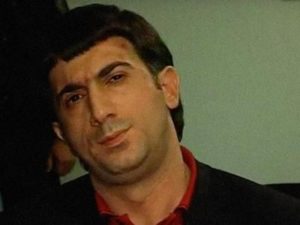 В Баку доставлен пятиметровый памятник убитому в Стамбуле вору в законе