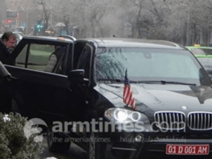 Посол США в Армении извинился за неправильно припаркованную машину в центре Еревана