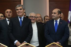 Блок «Елк» начинает свою агиткампанию с Лос-Анджелеса