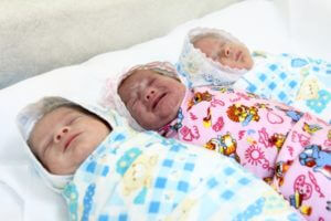 Жительница Гюмри родила тройняшек