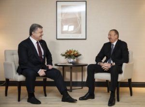 Порошенко и Алиев поговорили о нефти в Давосе