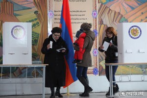 В Армении требуют перенести дату парламентских выборов