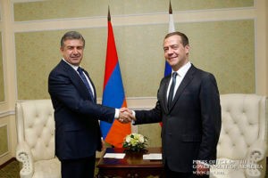 Премьер-министры Армении и России проведут во вторник встречу в Москве