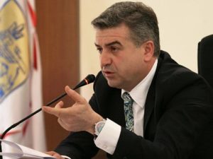 Карен Карапетян встретился в России с представителями бизнес-сообщества