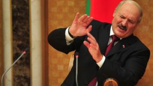 Лукашенко: "братская Украина" воюет за свою независимость