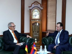 Глава Минобороны Армении обсудил с послом ФРГ военное сотрудничество