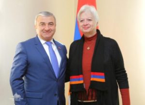 Депутат Европарламента посетила передовую в зоне карабахского конфликта