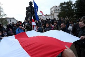«Лукашенко, уходи»: В Беларуси массово митингуют против декрета о «тунеядстве»