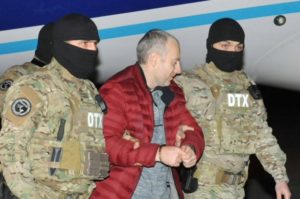 Блогера Александра Лапшина доставили в Баку