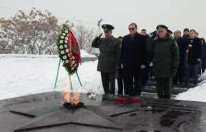 В Ереване возложены венки к могиле Неизвестного солдата